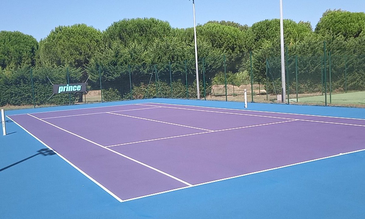 Construction d'un court de tennis à Saint-Raphaël