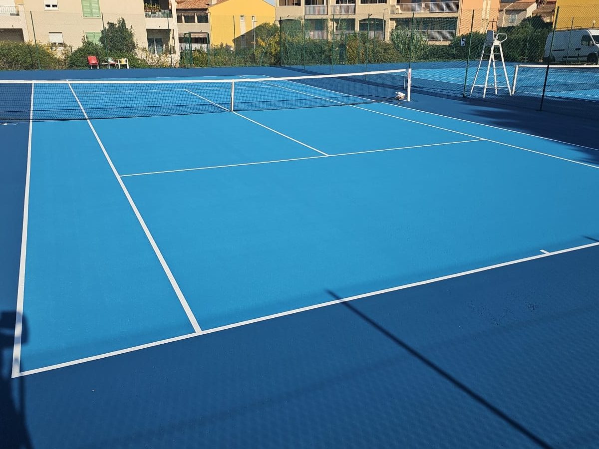Construction d'un court de tennis à Saint-Raphaël