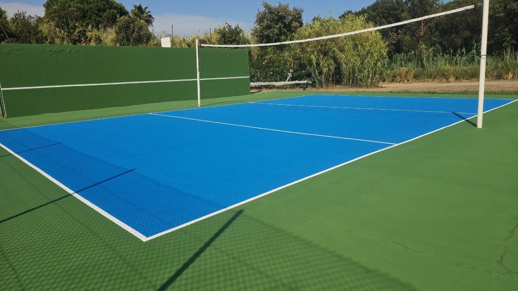 Construction d'un court de tennis à Saint-Raphaël