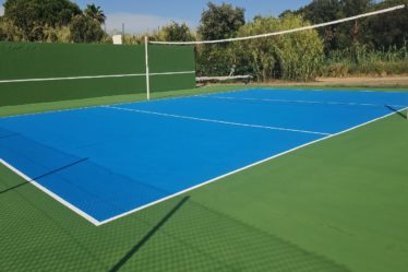 Construction d'un court de tennis à Saint-Raphaël