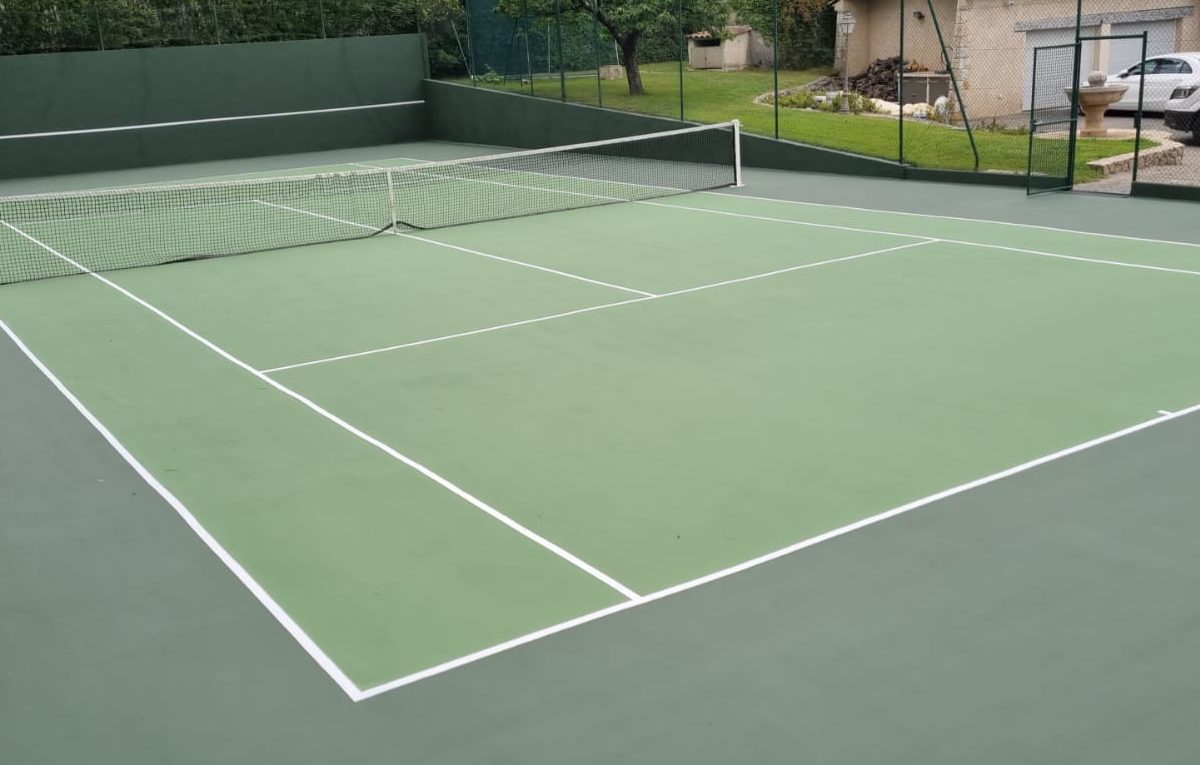 Construction d'un court de tennis à Saint-Raphaël