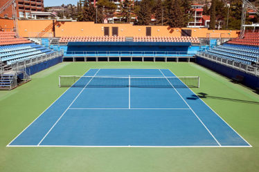 Construction d'un court de tennis à Toulon