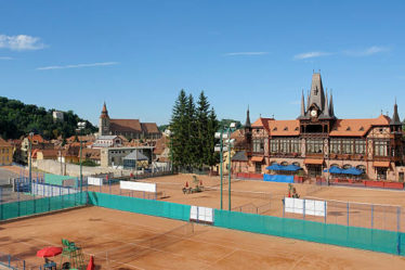 Construction d'un court de tennis à Nice