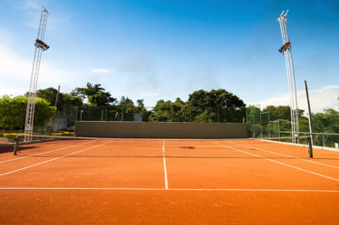 Construction d'un court de tennis