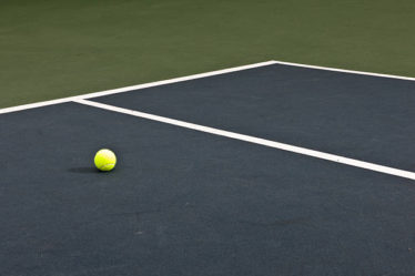 Construction d'un court de tennis en béton poreux à Cannes