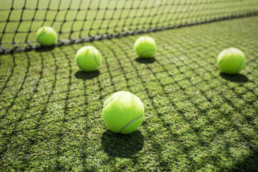 Construction d'un court de tennis à Toulon