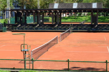 Construction d'un terrain de tennis à Nice