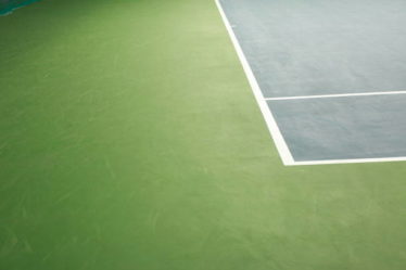 Construction d'un court de tennis en béton poreux à Toulon