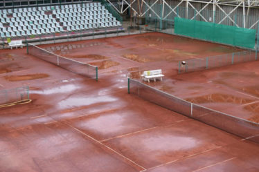 Construction d'un court de tennis en béton poreux à Cannes