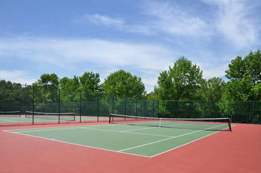 Construction d'un court de tennis à Saint-Raphaël