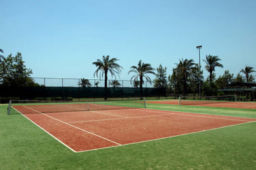 Construction d'un court de tennis à Évreux