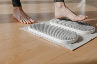 découvrez les bienfaits du tapis d'acupression : soulagement du stress, amélioration de la circulation sanguine, réduction des douleurs musculaires et promotion d'un mieux-être général. explorez comment cet outil naturel peut transformer votre quotidien.