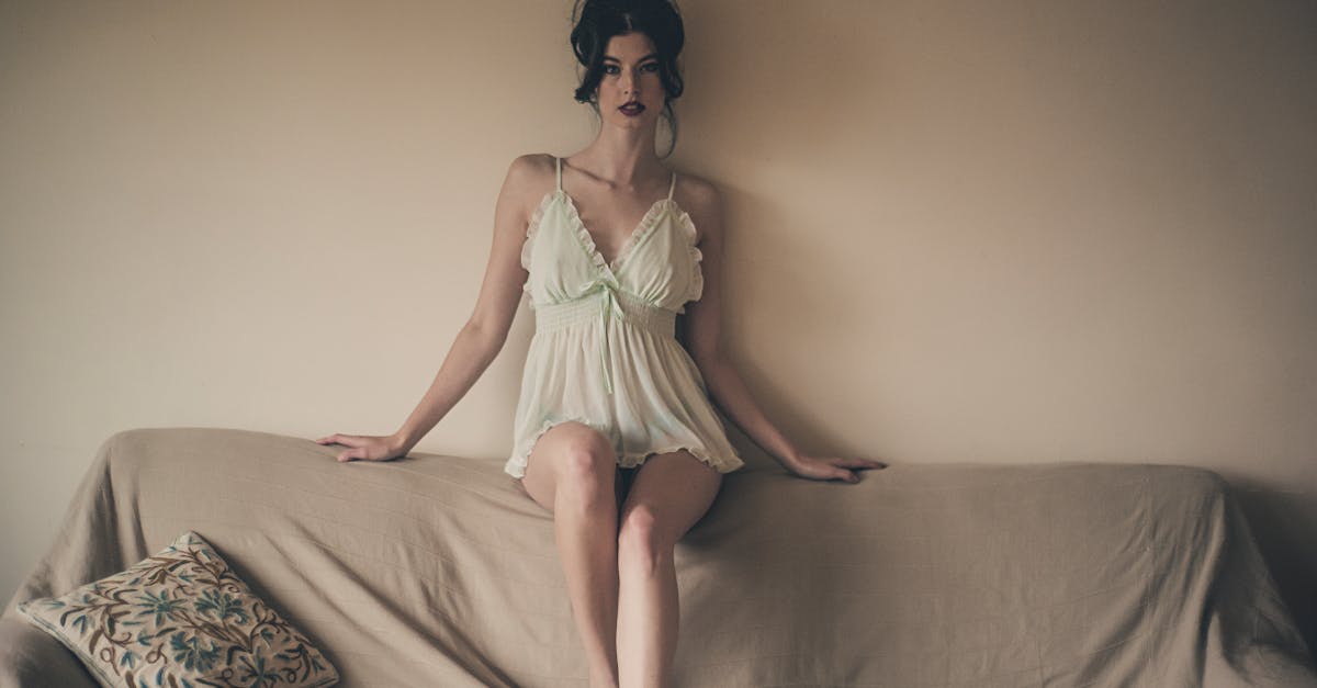 découvrez notre collection de lingerie élégante et séduisante, conçue pour allier confort et style. explorez des modèles variés allant des ensembles raffinés aux pièces audacieuses, parfaits pour chaque occasion. laissez-vous séduire par des matières de qualité et un savoir-faire exceptionnel pour mettre en valeur votre silhouette.