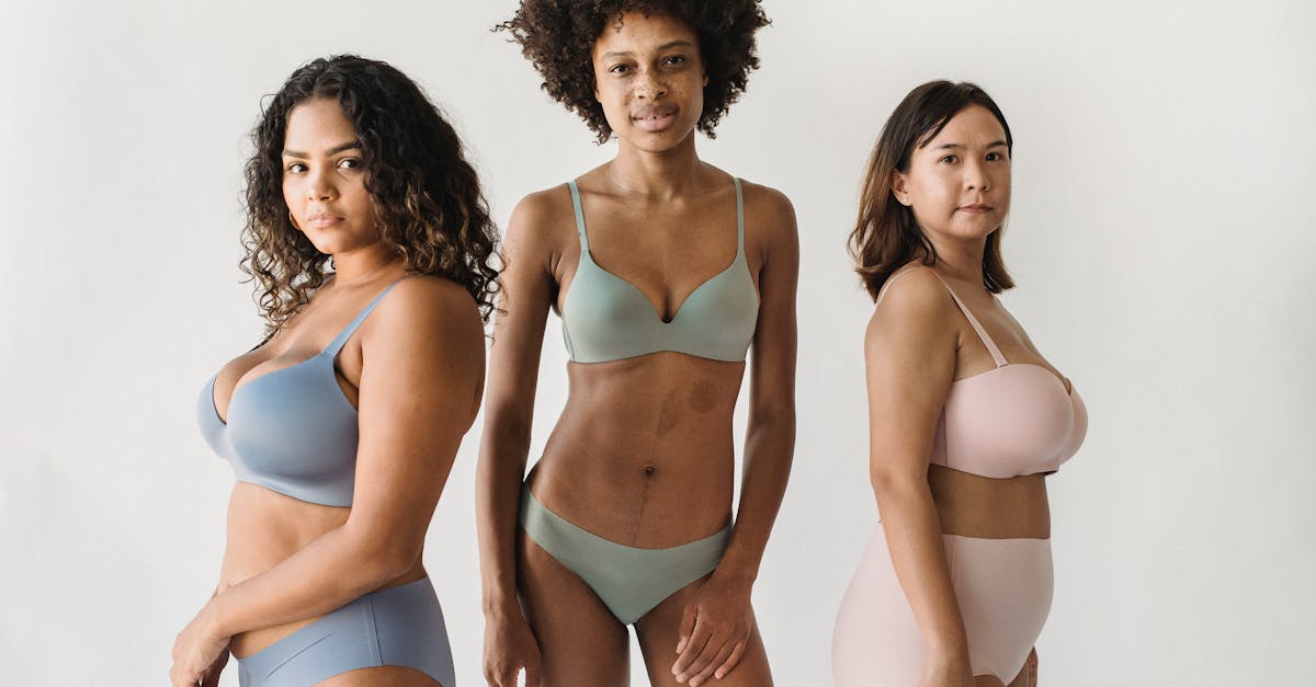 découvrez les dernières tendances en matière de lingerie : styles, couleurs et matières qui sauront sublimer votre silhouette et vous apporter confort et confiance. plongez dans l'univers de la lingerie moderne pour choisir vos pièces favorites.