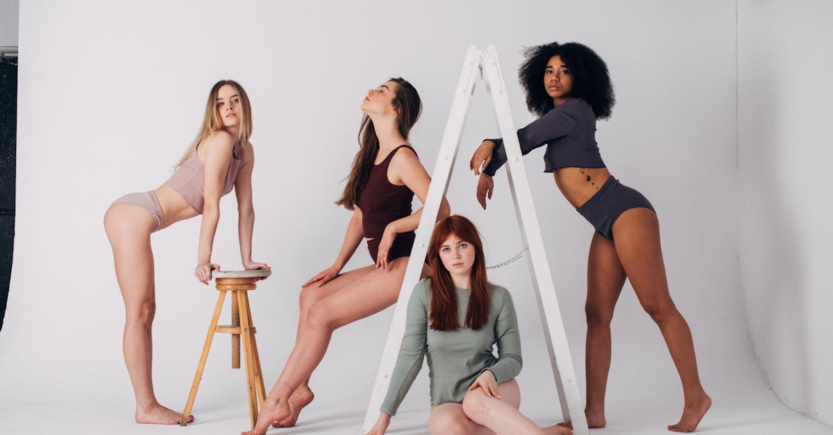découvrez les dernières tendances de la lingerie : styles, couleurs et matières qui sublimeront votre intimité. restez à la pointe de la mode avec notre sélection des incontournables de la saison.