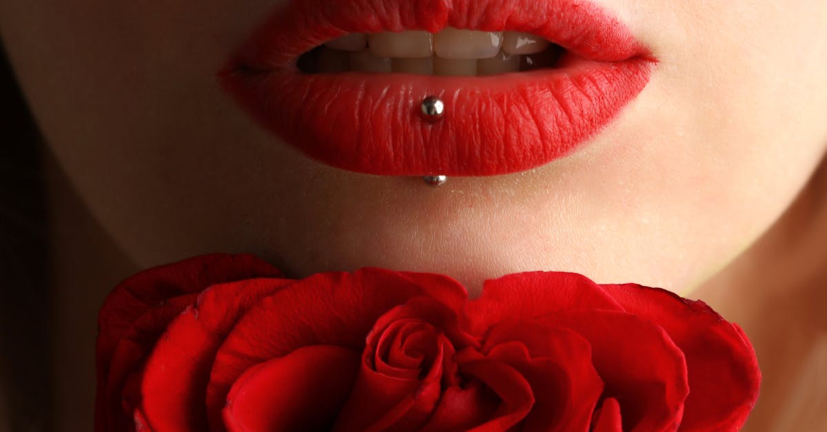 découvrez l'univers captivant du 'lipstick sex', où la sensualité et l'élégance s'entremêlent. explorez des conseils, tendances et inspirations pour accentuer votre charme avec des rouges à lèvres audacieux, tout en célébrant votre sensualité. préparez-vous à éveiller vos sens et à enflammer votre vie amoureuse.