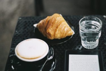 découvrez l'univers littéraire fascinant à travers des analyses, critiques et recommandations de livres incontournables. plongez dans les œuvres des grands auteurs et trouvez votre prochaine lecture passionnante avec notre expertise littéraire.