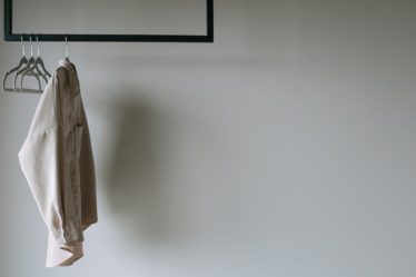 découvrez notre collection de porte-manteaux au design unique qui allie esthétique et fonctionnalité. parfaits pour sublimer votre intérieur tout en offrant une solution pratique pour organiser vos vêtements. idéal pour tous les styles d'intérieur.