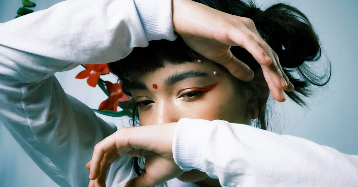 découvrez l'univers des fake piercings, une alternative sans engagement pour ajouter une touche de style à votre look. explorez nos collections tendance et exprimez votre personnalité sans douleur ni permanence.
