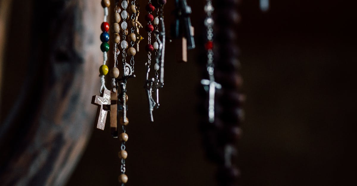 découvrez notre collection de bijoux en bois faits à la main, alliant artisanat traditionnel et design moderne. chaque pièce unique est conçue avec soin, utilisant des matériaux durables pour mettre en valeur votre style naturel. offrez-vous un bijou qui raconte une histoire.