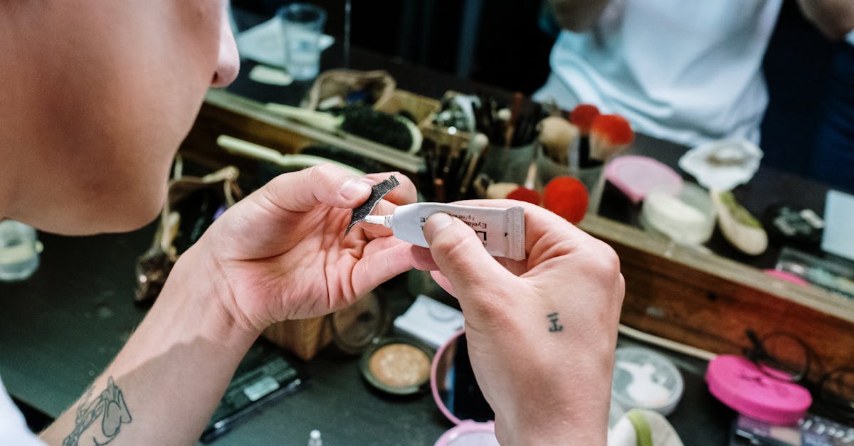 découvrez des astuces pratiques et des solutions créatives pour organiser vos produits de maquillage. transformez votre routine beauté en un espace bien structuré, esthétique et fonctionnel grâce à nos conseils d'organisation et nos idées inspirantes.