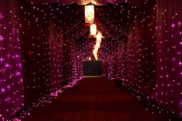 découvrez l'ambiance magique des lampes nocturnes. transformez votre espace avec des lumières douces et apaisantes, idéales pour créer une atmosphère relaxante et chaleureuse lors de vos soirées. explorez nos conseils et inspirations pour sublimer vos nuits!