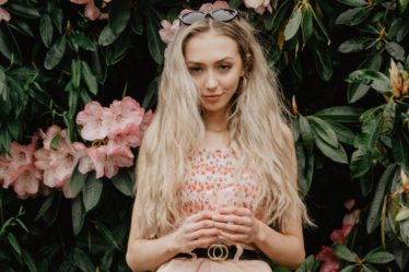 découvrez les tendances incontournables de la mode estivale ! explorez notre guide sur les styles, couleurs et accessoires à adopter cet été pour un look frais et élégant. préparez-vous à briller sous le soleil !