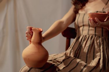 découvrez notre robe en terracotta, alliant élégance et confort. parfaite pour toutes les occasions, cette pièce tendance mettra votre silhouette en valeur avec sa couleur chaleureuse et son design moderne. ajoutez une touche d'originalité à votre garde-robe dès aujourd'hui !