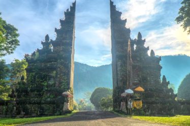 découvrez nos meilleurs conseils pour voyager à bali : astuces pour économiser, lieux incontournables, conseils de sécurité et expériences à ne pas manquer pour un séjour inoubliable sur l’île des dieux.
