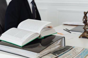 obtenez des conseils juridiques fiables et personnalisés pour résoudre vos questions de droit. profitez d'une expertise adaptée à vos besoins, que ce soit pour un particulier ou une entreprise.