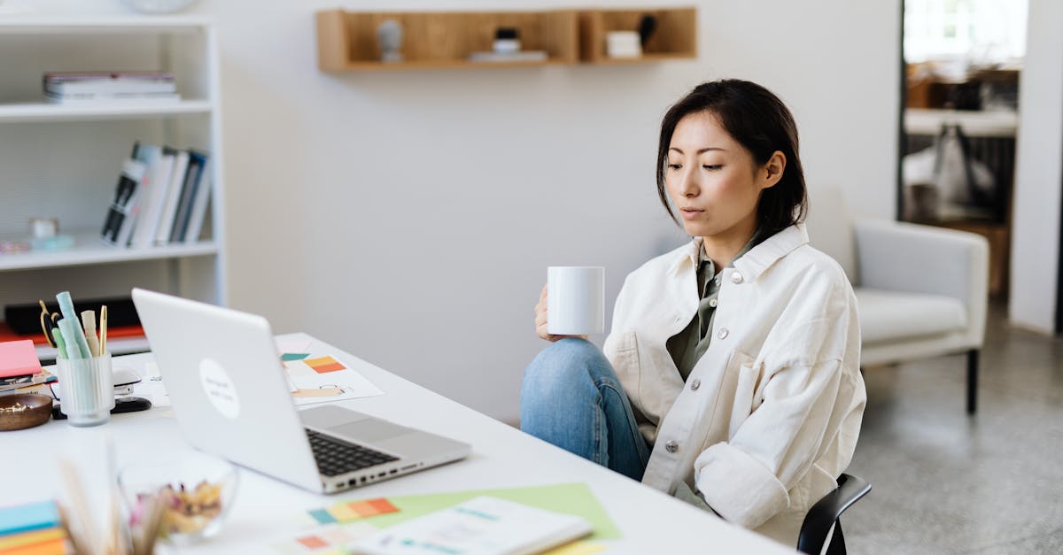 optimisez la gestion de votre entreprise à distance grâce à des stratégies, outils et conseils pratiques pour un management digital efficace, où que vous soyez.