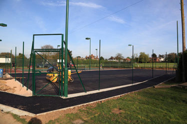 construction court de tennis en béton poreux à Fréjus
